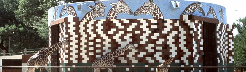Giraffe House at Rio Grande Zoo, Albuquerque NM Link: https://evelynrosenberg.com/pix/giraffehouse1.jpg